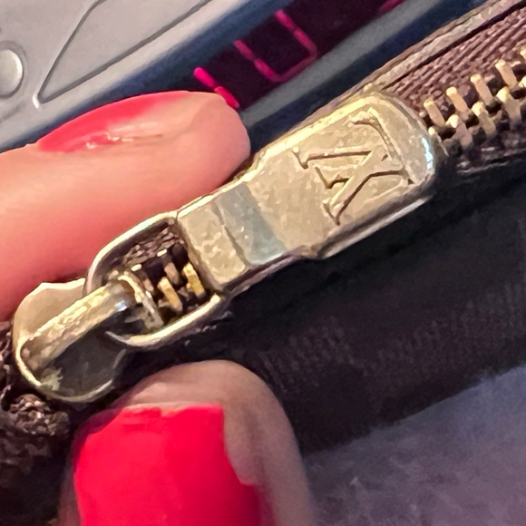 Louis Vuitton wristlet - Picture 13 of 15